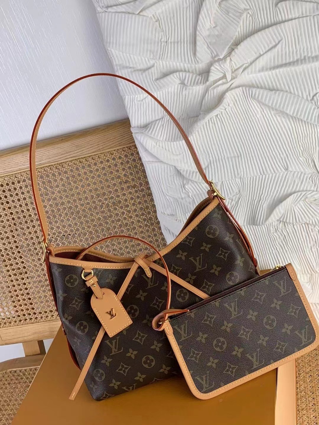 Lv CarryAll小號手袋中號對比，